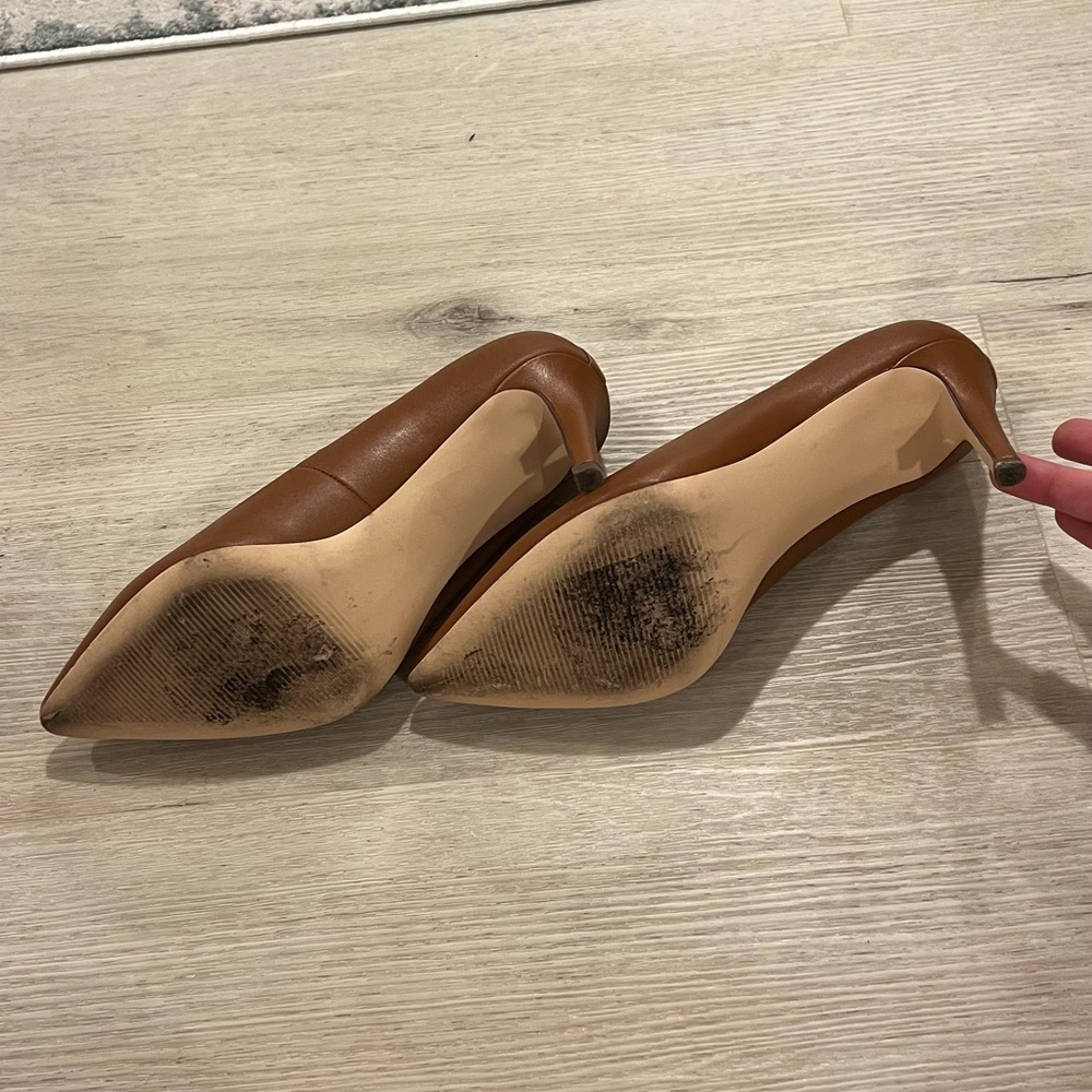 Classic Pointed-Toe Women's Pumps in Cognac Brown - Picture 4 of 5